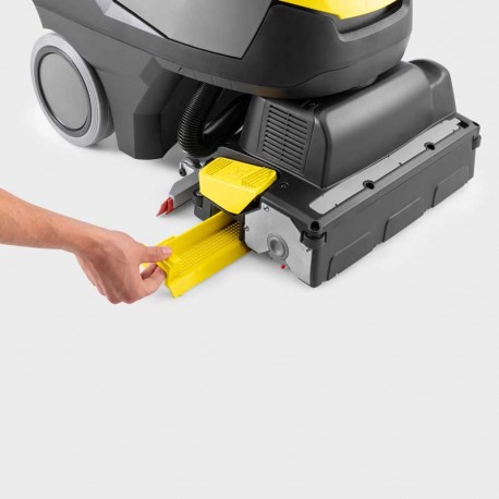 FREGADORA-ASPIRADORA BR 35/12 C CAMBIO DE ESCOBILLA PARA LIMPIEZA