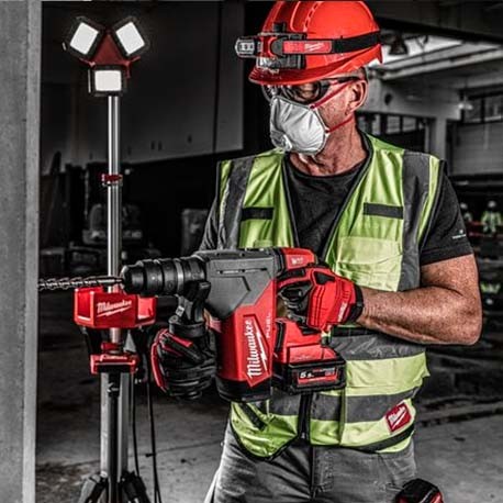 Martillo combinado a batería Milwaukee.