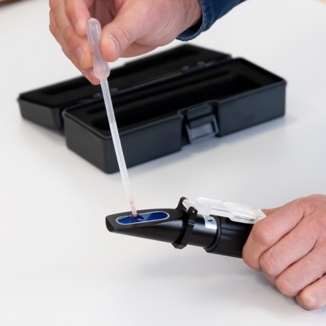 COMPRAR ONLINE  REFRACTÓMETRO BRIX PCE-032-LED CON ILUMINACIÓN LED