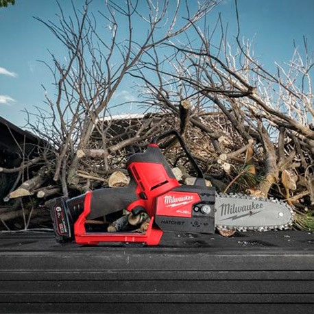 Uso sierra poda a batería FUEL M12 FHS-0.