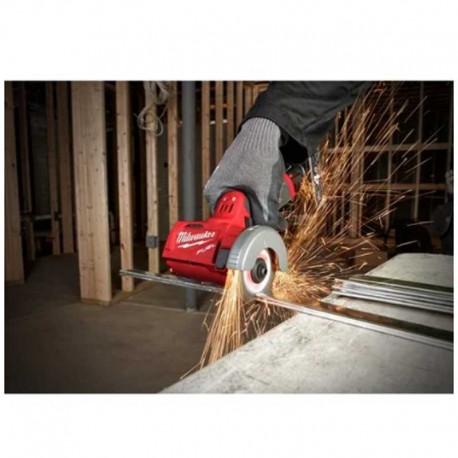 CORTE METAL MAQUINA MILWAUKEE