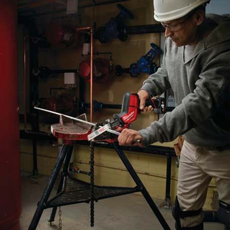 Uso sierra de sable a batería M12 CHZ-0 Milwaukee.