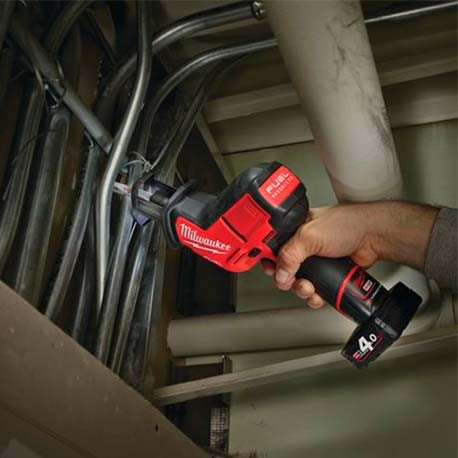 Sierra de sable a batería Milwaukee M12 CHZ-0.