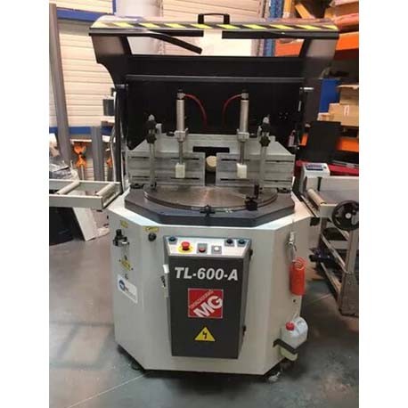 Tronzadora MG TL-600 trabajando en taller