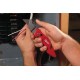 Cuchillo plegable cortando cables