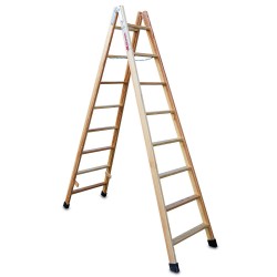 LD | Escalera doble subida de madera